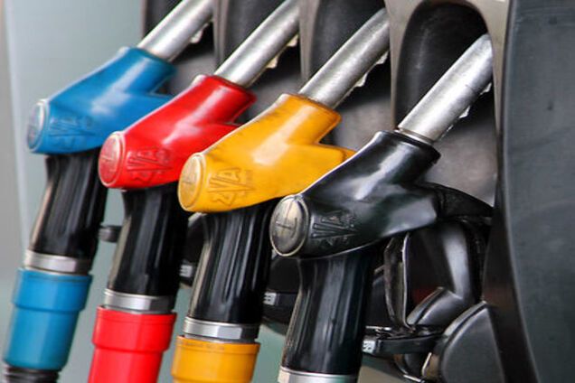 Яценюк захотів підвищити ціни на бензин в Україні