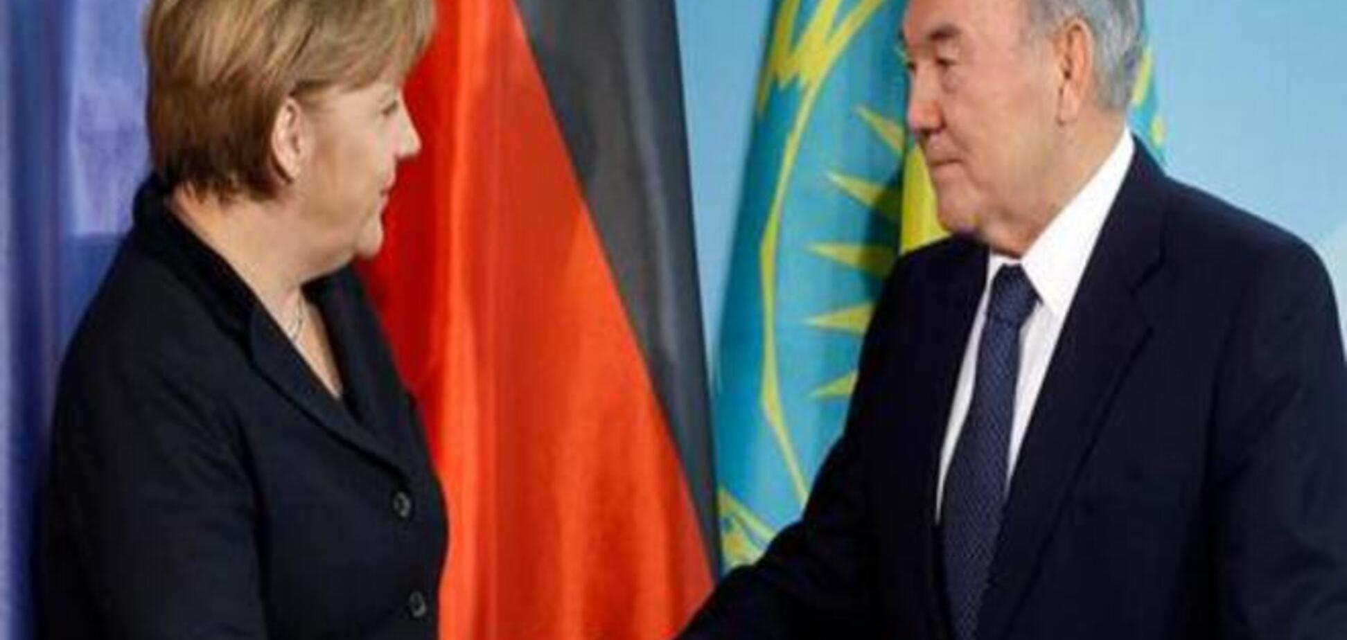 Российский эксперт: Назарбаев - участник игры, правила которой диктует не он