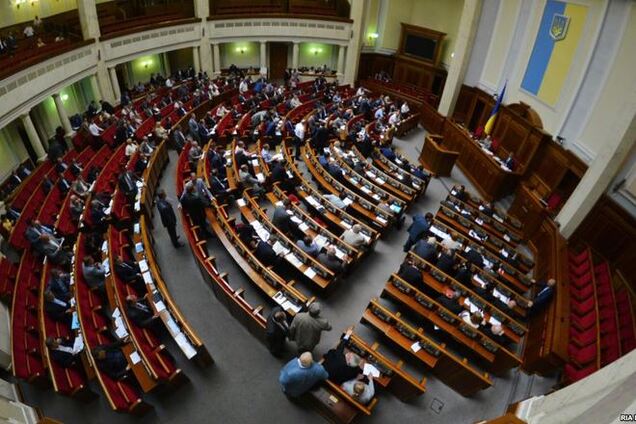 Впервые в истории Рады начался сбор подписей за право блокировать трибуну