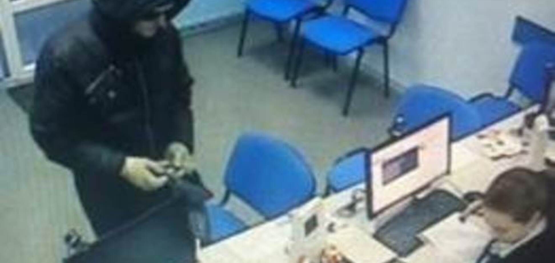 В Киеве серийный грабитель нападает на кредитные кафе
