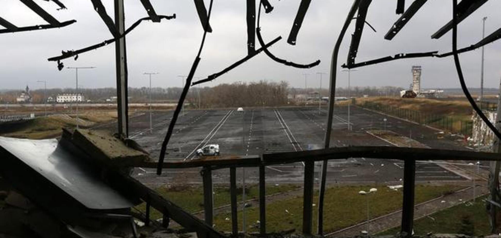 'Киборги' отбились, подступы к аэропорту завалены останками российских военных - журналист. Опубликованы фото