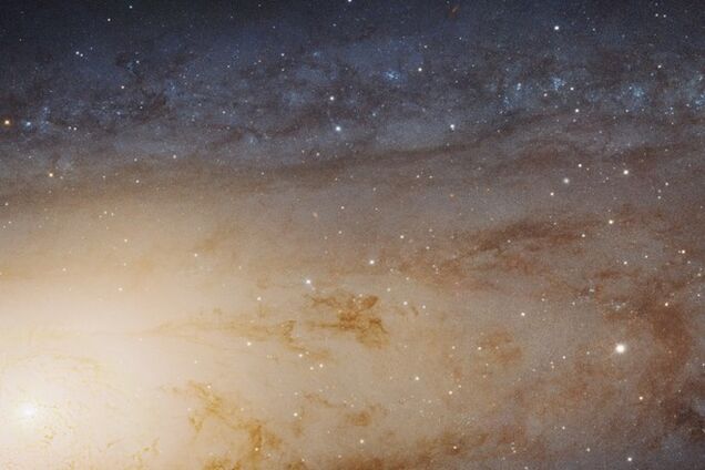 Hubble заснял самую дальнюю спиральную галактику Андромеда