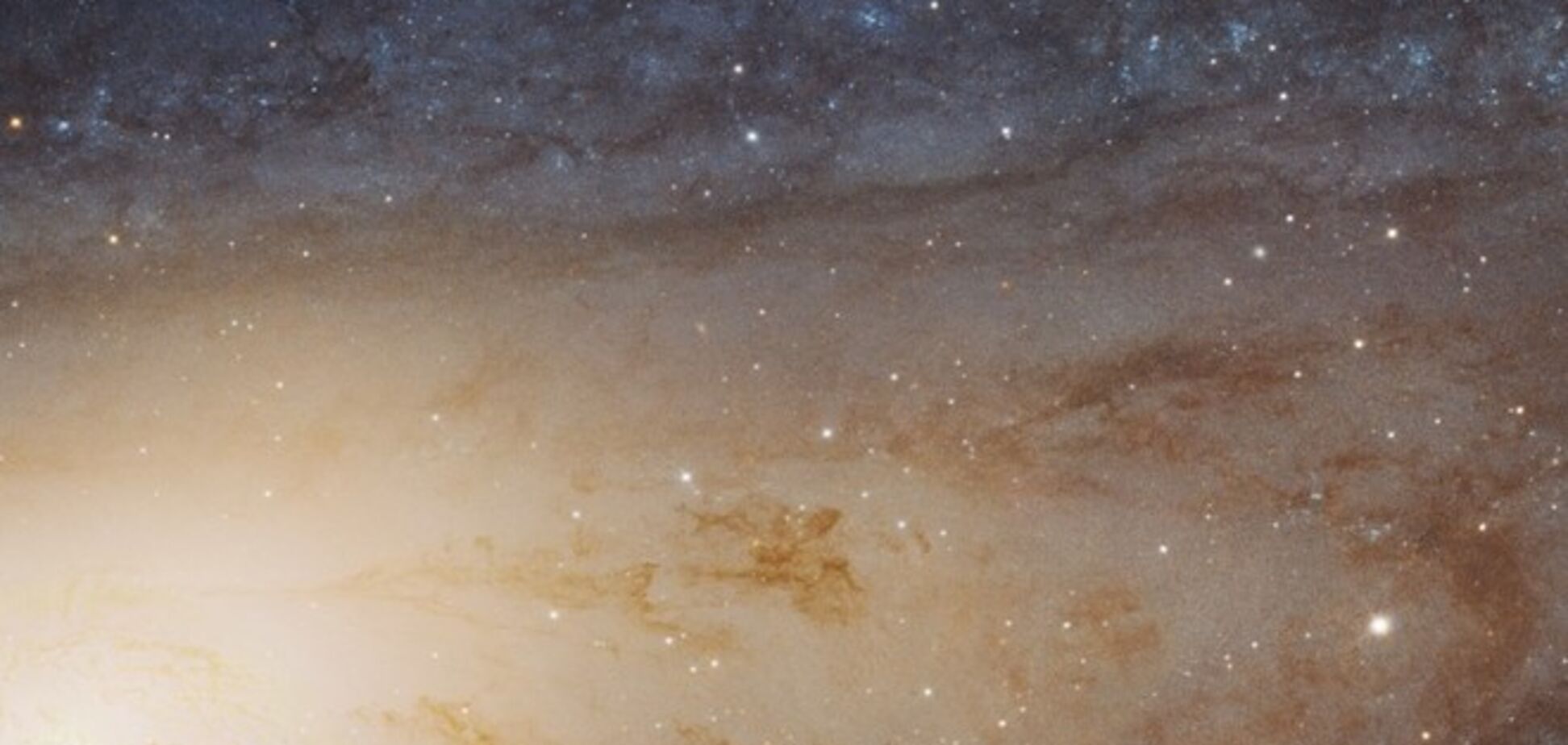 Hubble заснял самую дальнюю спиральную галактику Андромеда