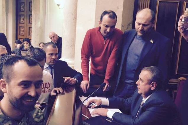 Нардепы вынудили замминистра отказаться от статуса участника АТО: опубликованы фото