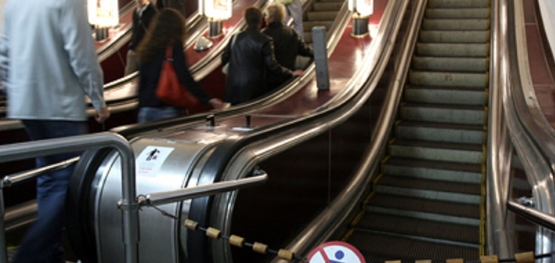 ЧП в киевском метро: на эскалаторе упал пассажир