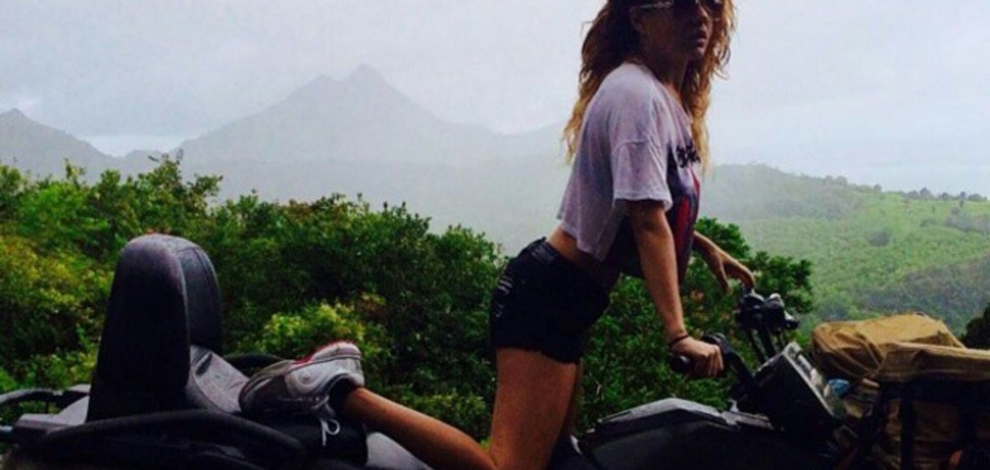 МакSим показала пресс после родов и поучаствовала в конкурсе мокрых маек