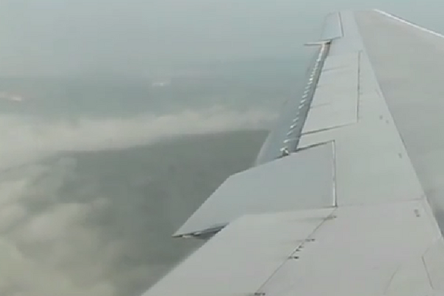 Над Австралией пассажиры самолета сняли на видео НЛО