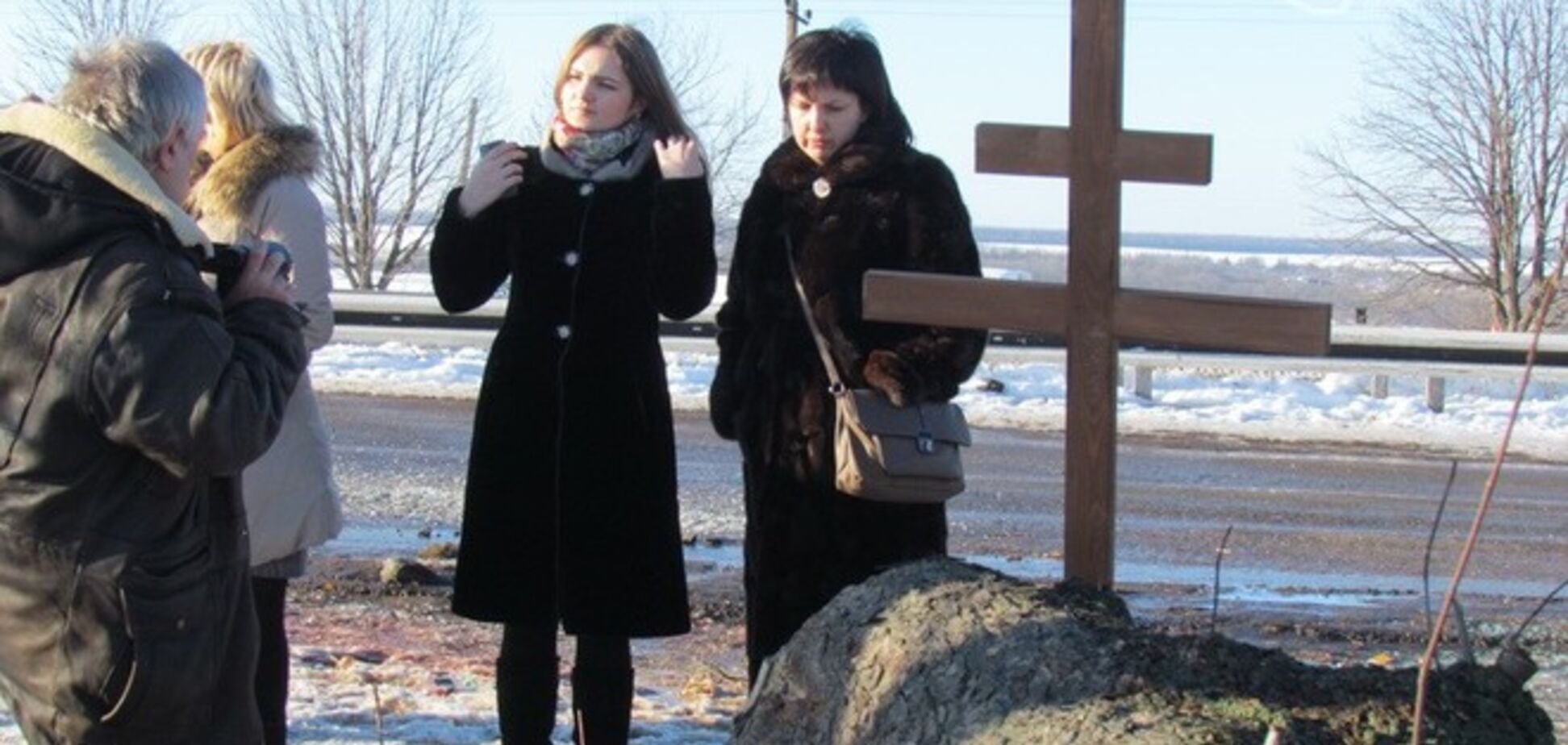 На месте теракта под Волновахой установили памятный крест: опубликованы фото