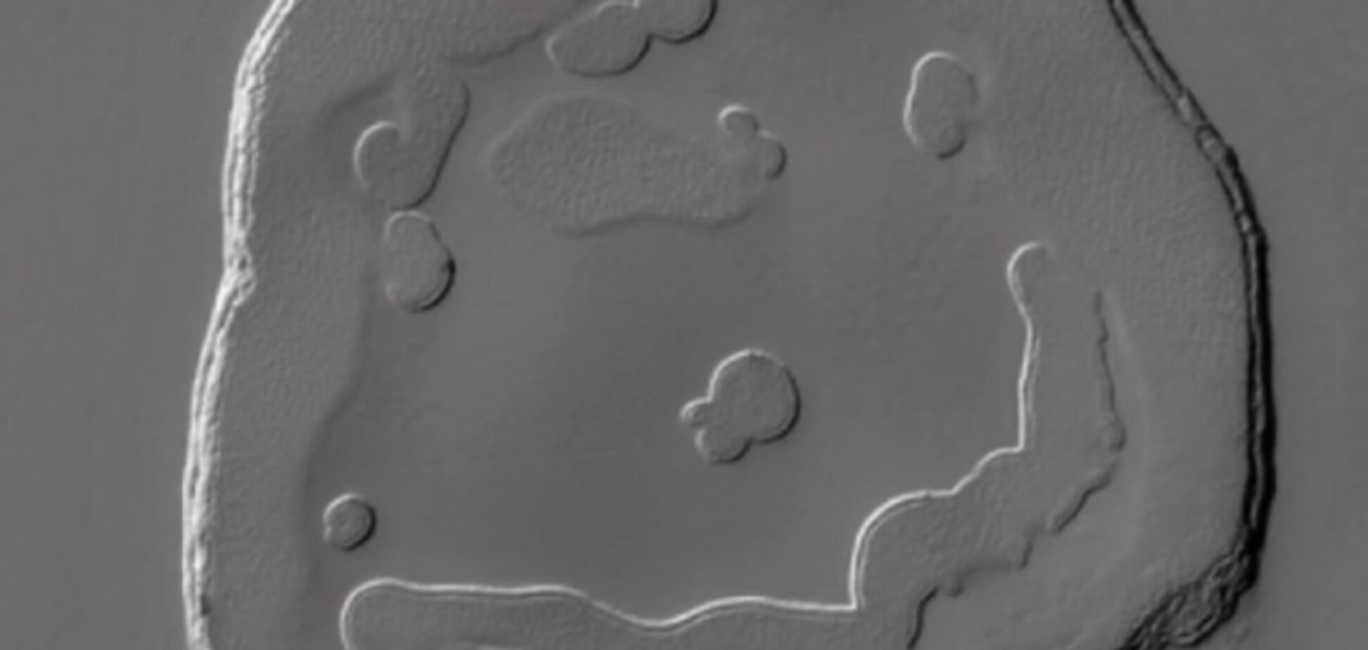 NASA обнаружила на Марсе огромный смайлик