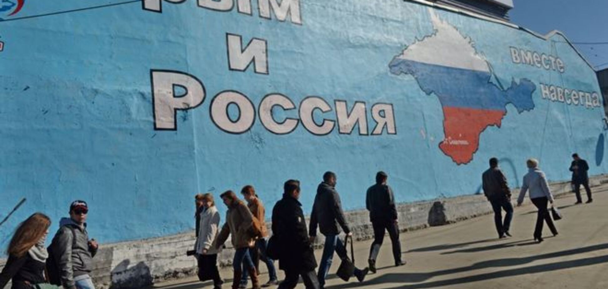 Российское общество пребывает под наркотическим угаром от Крыма - журналист