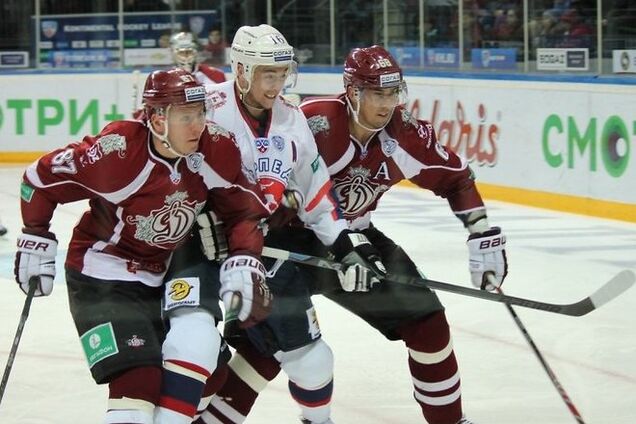 Российские хоккеисты устроили побоище в Риге: видео драки