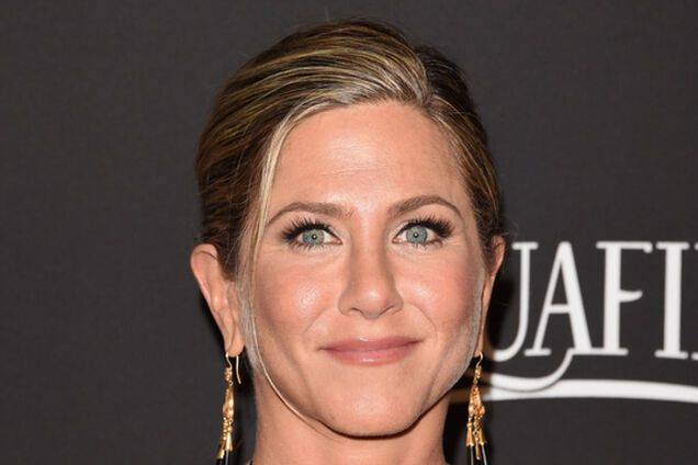 Ради прически для 'Золотого глобуса' Дженнифер Энистон не мыла голову несколько дней