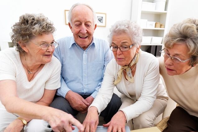 Рада разрешила женщинам выходить на пенсию в 55 лет до 2022 года