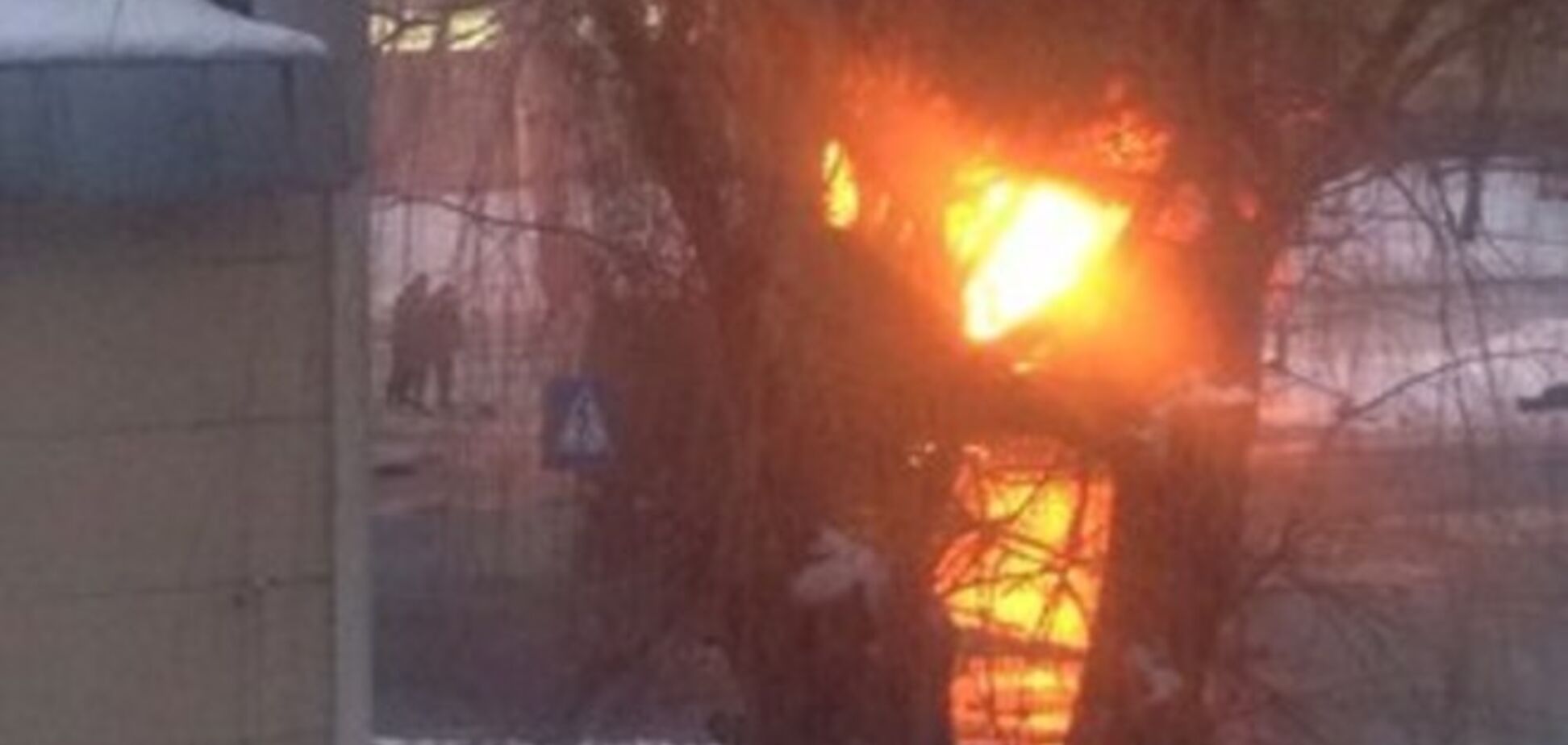 В Донецке джип с террористами врезался в автобус с металлургами: 2 боевика погибло, 16 человек ранены