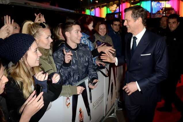 Колин Ферт радуется фанатам как ребенок