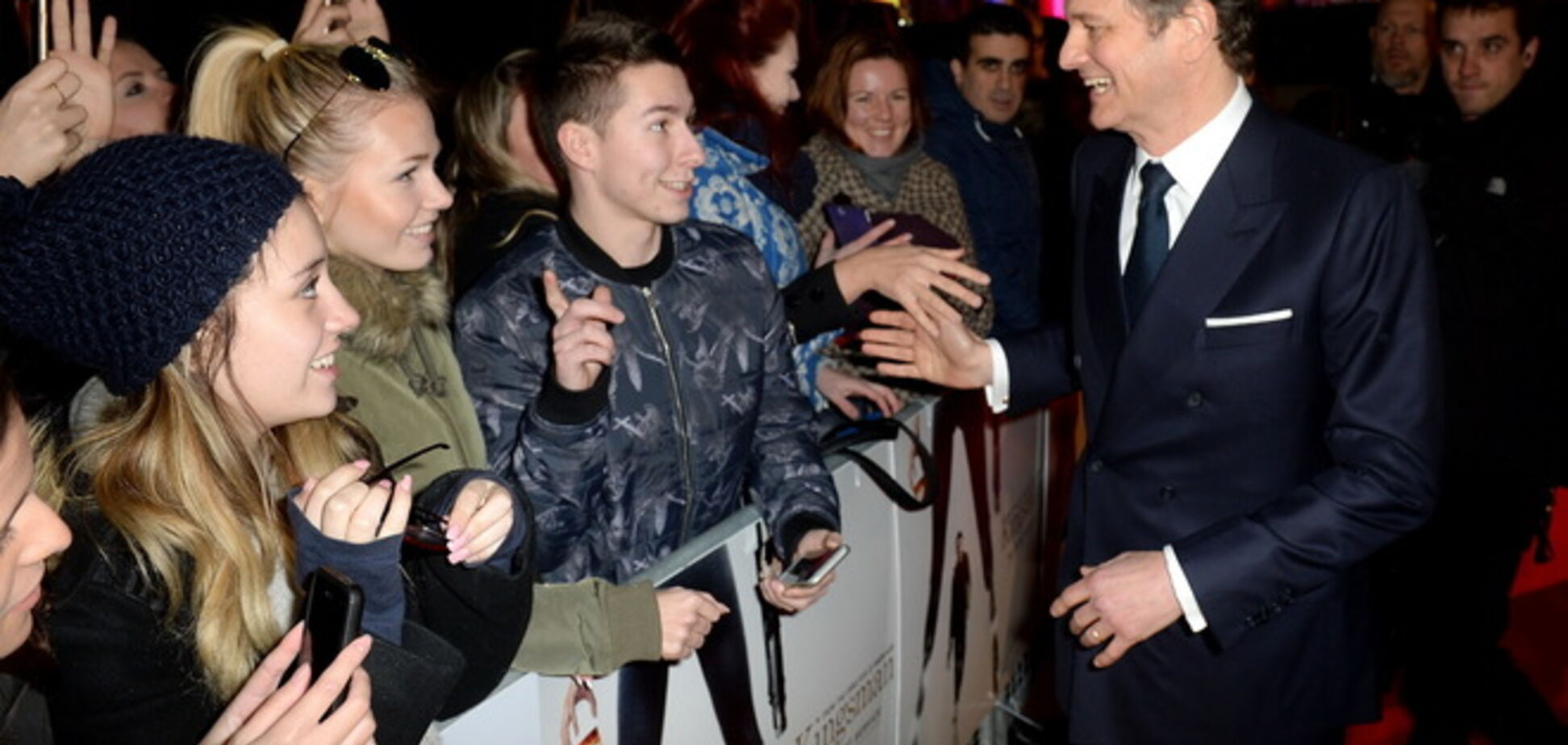 Колин Ферт радуется фанатам как ребенок