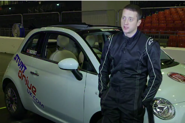 Молодой каскадер побил рекорд Гиннесса по параллельной парковке