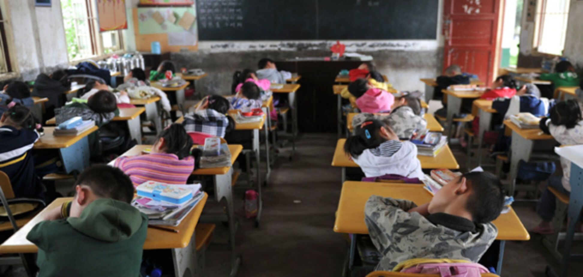 Суровая китайская школа: хочешь спать - плати!