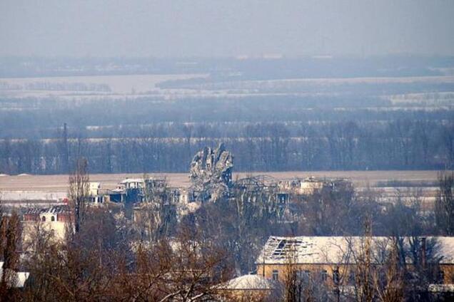 Донецький аеропорт бомблять росіяни: 1 'кіборг' загинув, 6 - поранено