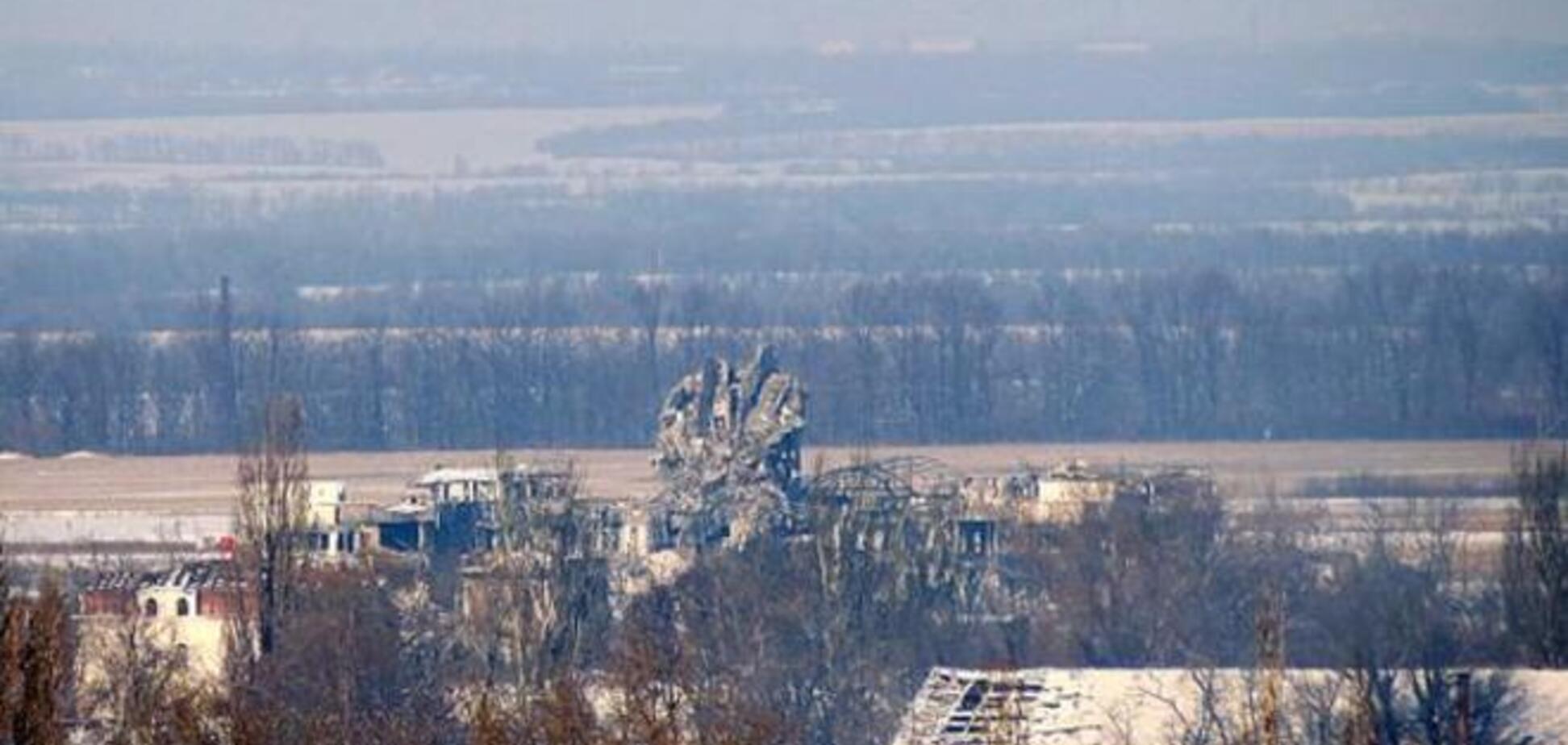 Донецкий аэропорт бомбят россияне: 1 'киборг' погиб, 6 - ранены