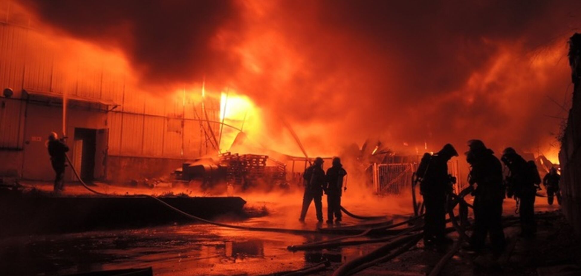 В Киеве сгорел склад интернет-магазина 'Розетка': опубликовано видео