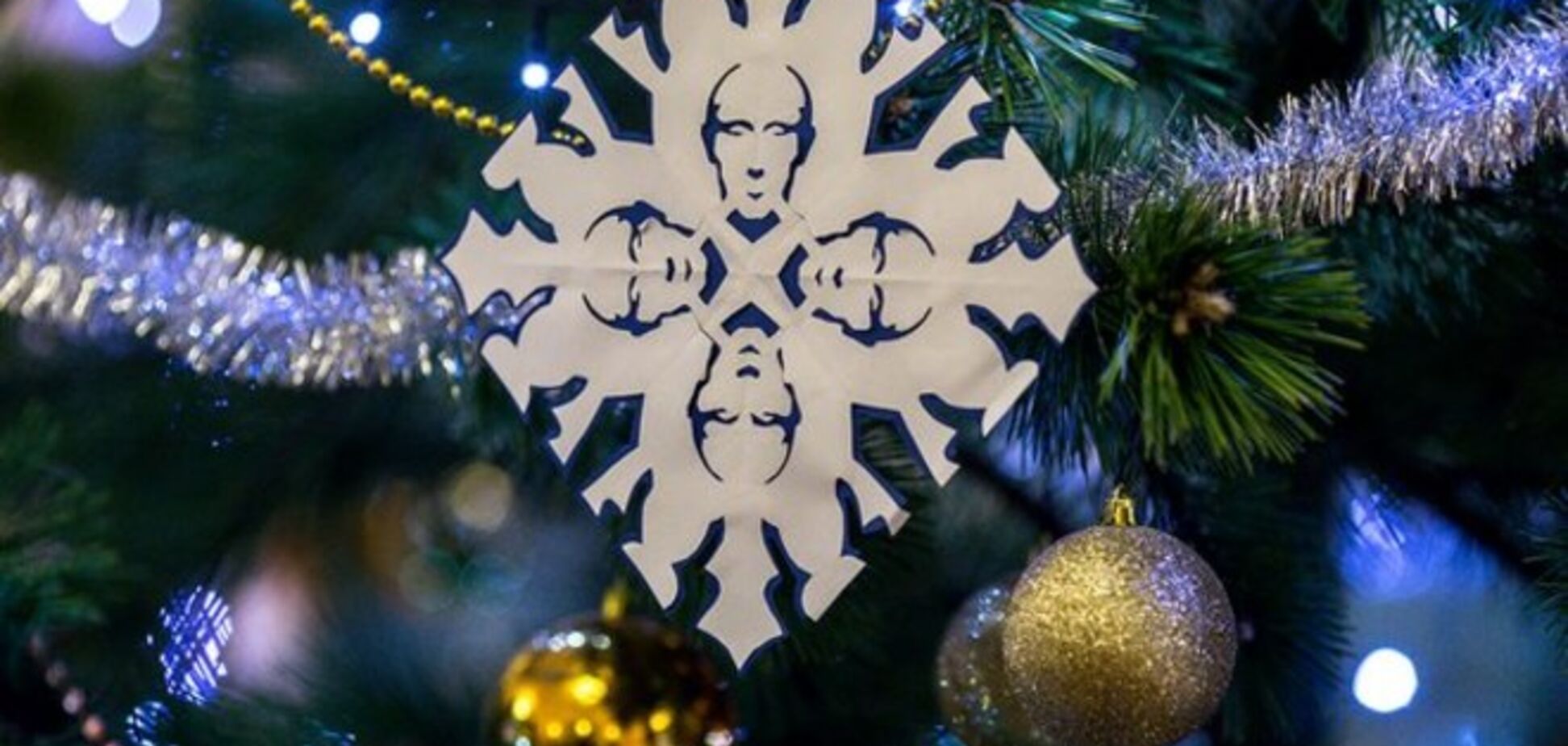 'Дочери офицеров' веселили крымских детей снежинками с лицом Путина: опубликованы фото