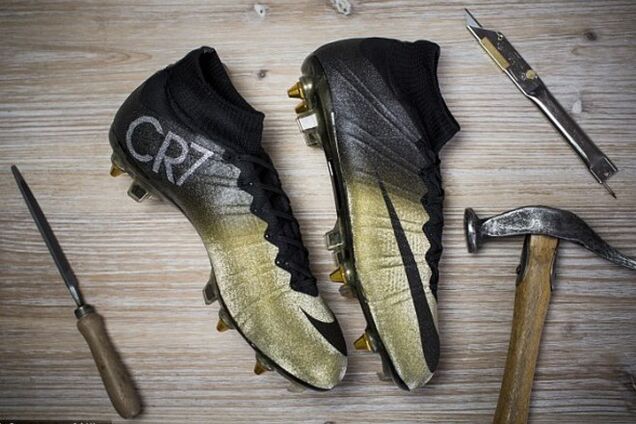 Роналду будет играть в бриллиантовых бутсах