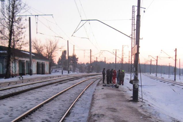 На Харьковщине поезд насмерть сбил подростка в наушниках: фото с места событий