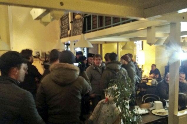 В московском кафе на активистов напали 'антимайдановцы'