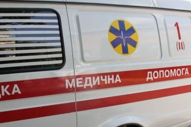 В Киеве малыш съел елочную игрушку