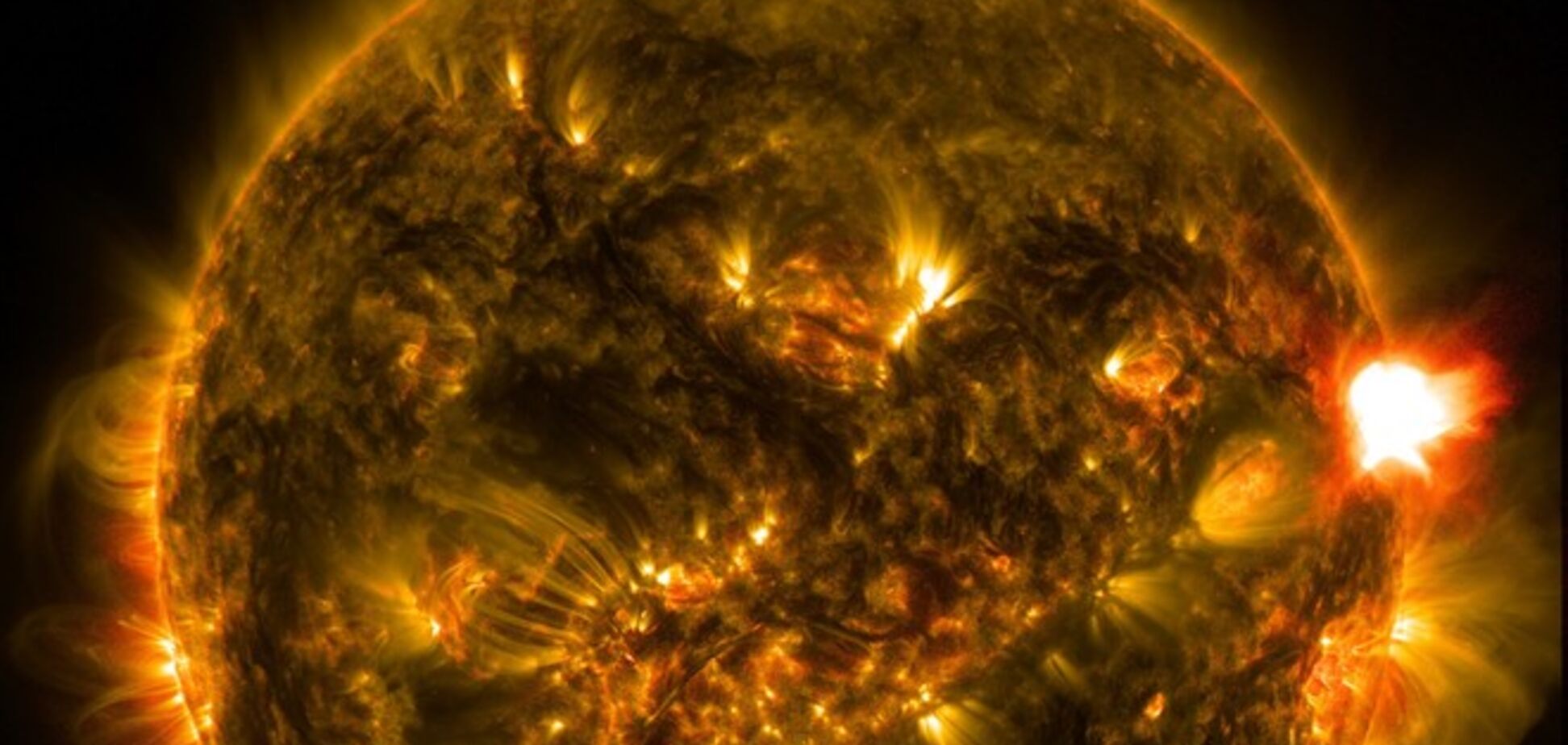NASA запечатлела на Солнце мощную вредоносную вспышку