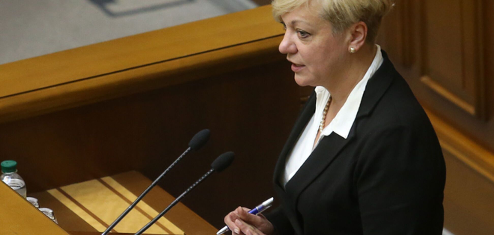 Гонтарева пожаловалась на низкую зарплату в 10 тысяч гривен: опубликовано видео