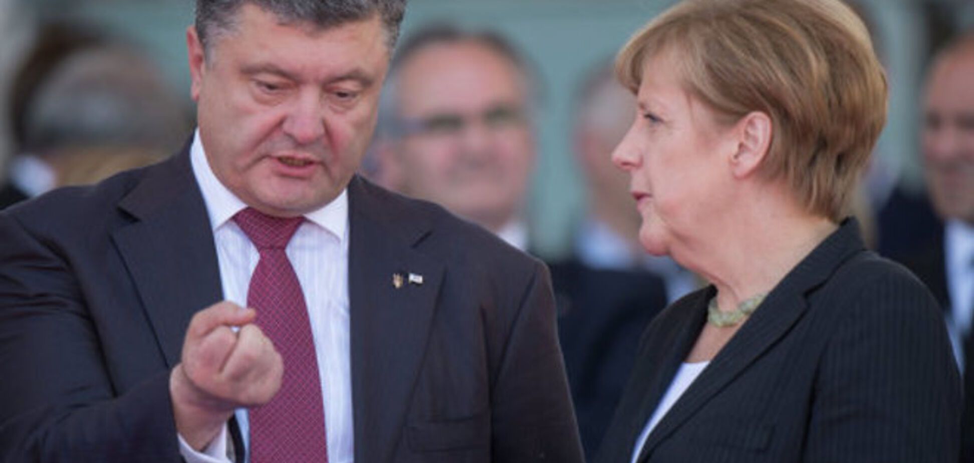 Порошенко и Меркель высказались за скорейшую встречу трехсторонней контактной группы