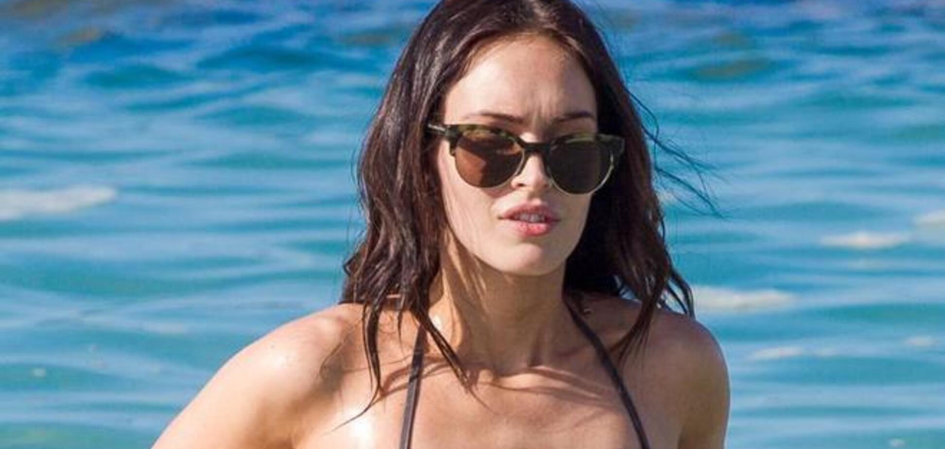 Меган Фокс поразила фигурой после родов в бикини