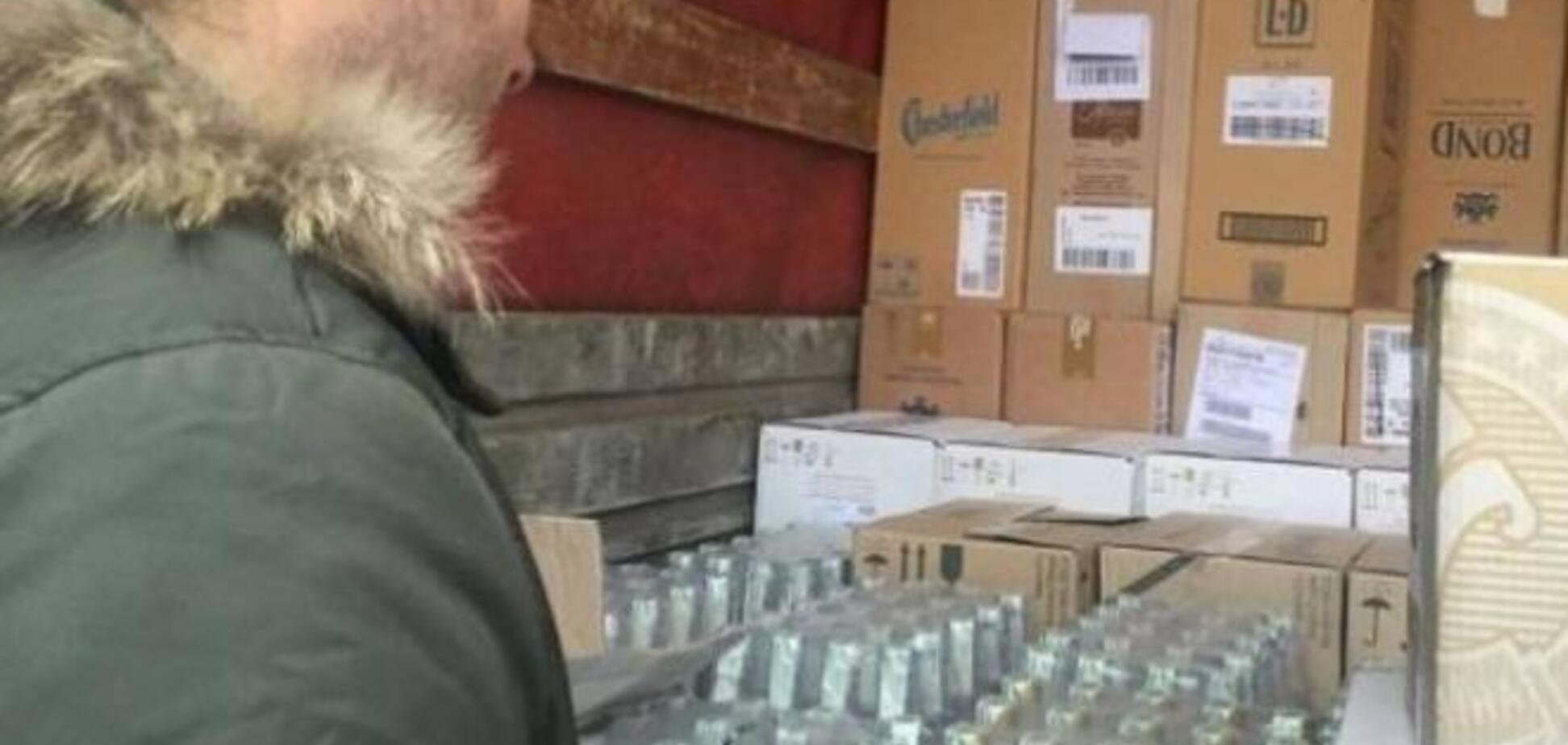 Из оккупированного боевиками Донецка пытались вывезли более 40 тыс бутылок поддельной водки
