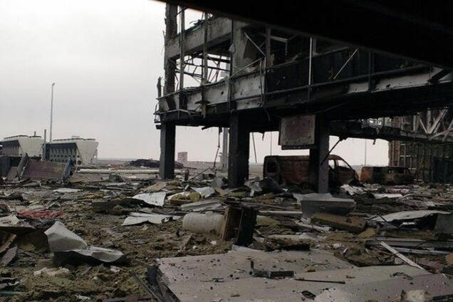 Сводки из донецкого аэропорта: боевики вывозят погибших 'КамАЗом'