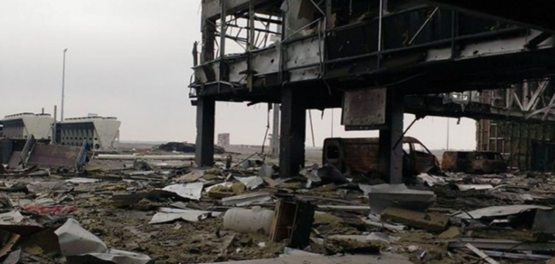 Сводки из донецкого аэропорта: боевики вывозят погибших 'КамАЗом'