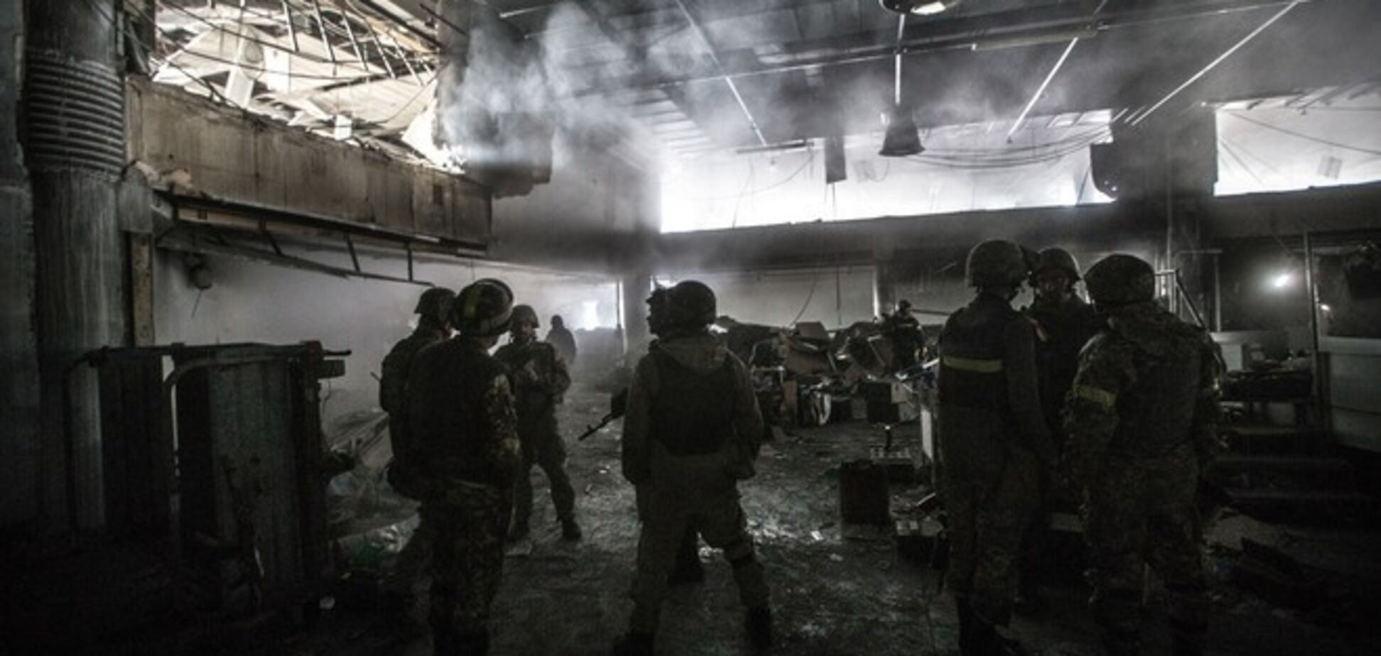 'Киборги' пытаются эвакуировать раненых из донецкого аэропорта: идет бой