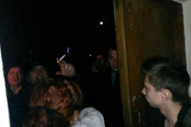 Волонтерский склад в Киеве атаковали пьяные молодчики: фото нападения