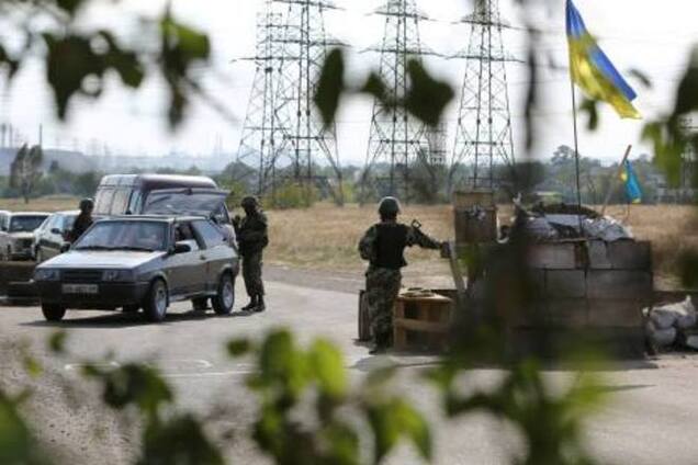 На блокпосту в Станице Луганской взорвалась принесенная 'местным жителем' банка с медом: погибли двое бойцов