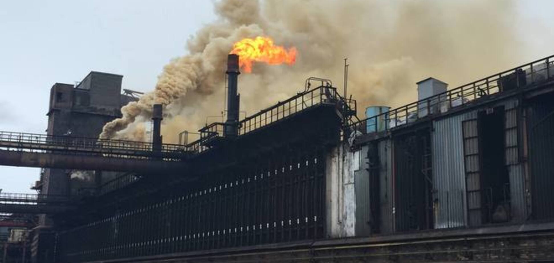 Авдеевский коксохим накрыло 'Градом': завод методично превращают в пепел. Опубликованы фото