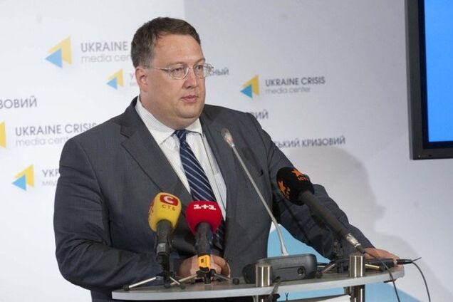 Геращенко предложил наградить милиционеров, обвиненных адвокатом в зверском избиении задержанного