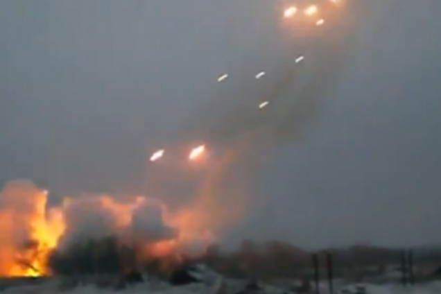 Донецк пережил один из самых страшных дней за все время боев: видео обстрелов