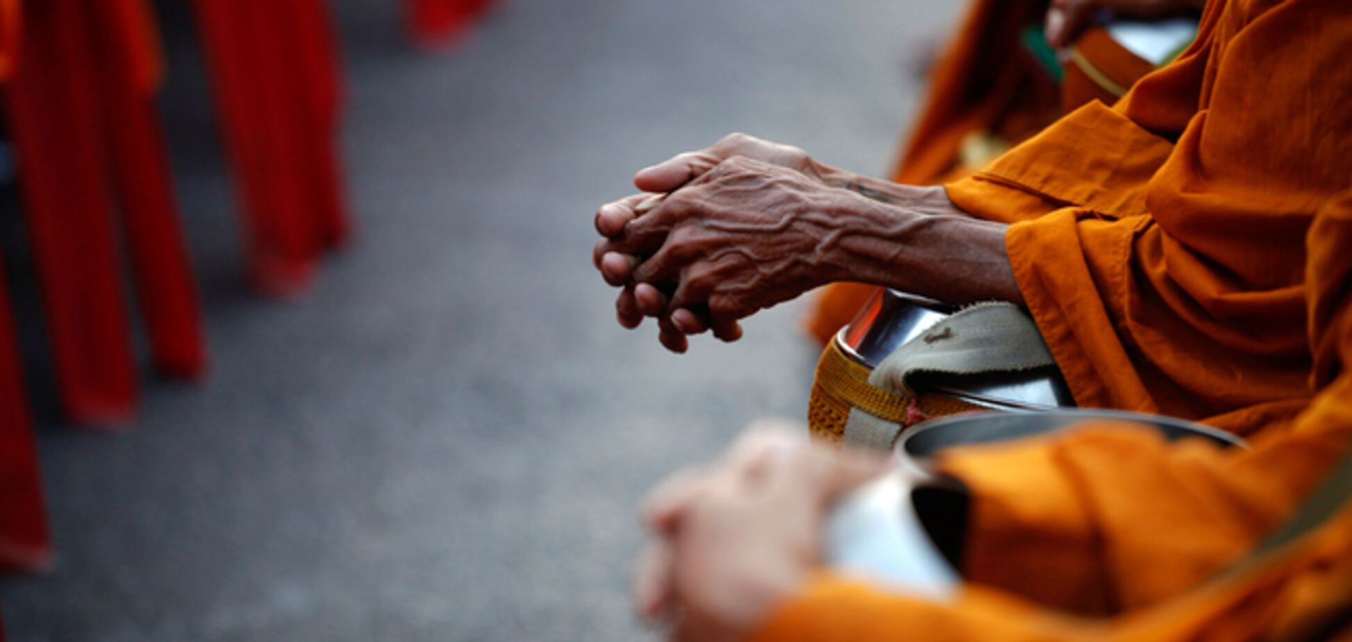 В Москве полиция задержала четверых буддистских монахов, молившихся у посольства Украины