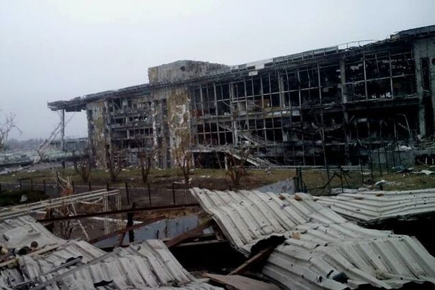 В донецкий аэропорт к 'киборгам' идет массированное подкрепление - волонтер
