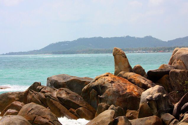 Невероятной красоты камни на острове Самуи в Таиланде