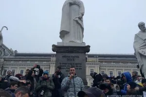Братья Кличко вышли на митинг с тысячами киевлян