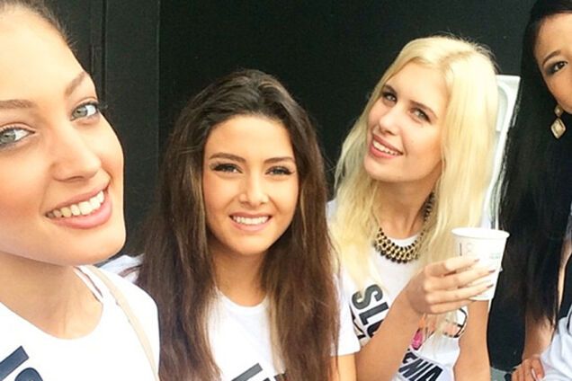 На конкурсе 'Мисс Вселенная' разгорелся скандал из-за селфи 'Мисс Ливан' с израильтянкой