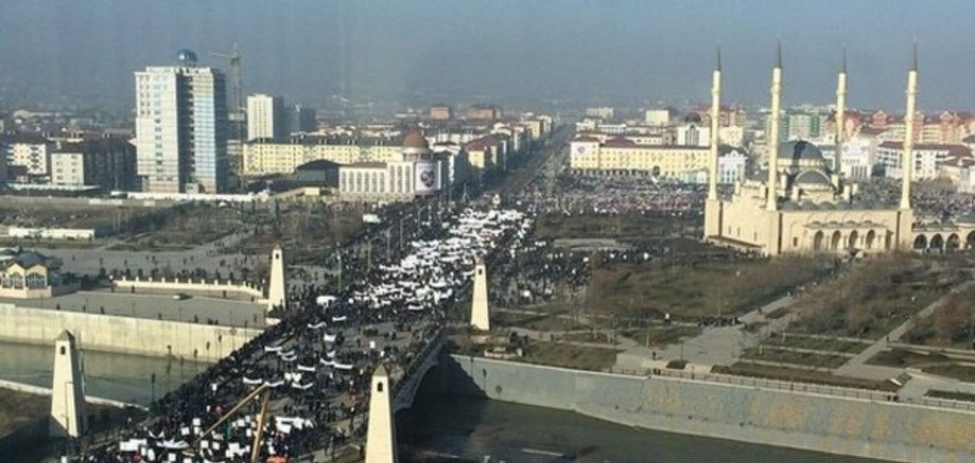 На 'антикарікатурний' мітинг в Грозний звезли понад мільйон людей: опубліковано фото