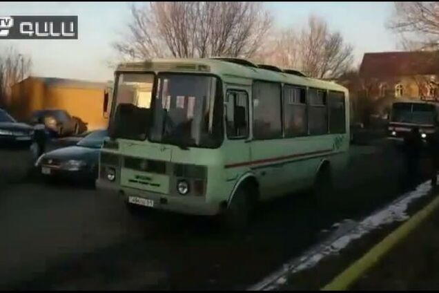 Армения ввела в Гюмри спецвойска полиции: опубликовано видео